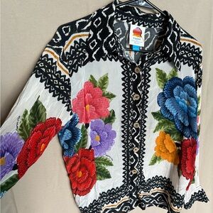 FARM Rio Women's Vibrant Floral Button-Up Blouse